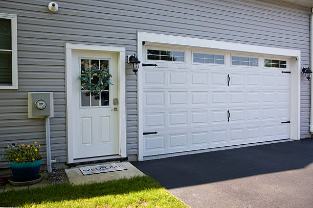 24/7 Emergency Garage Door Panel Replacement experts in Traer, IA